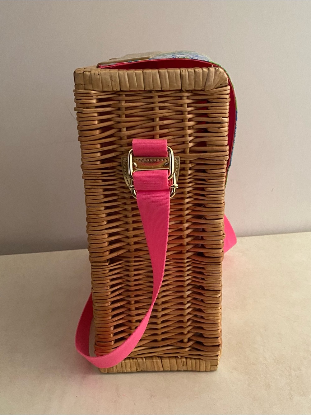 Lily Pulitzer Wicker Rattan Wine Basket Bag Patterned Pink Gold-Tone Accent - Picture 4 of 12